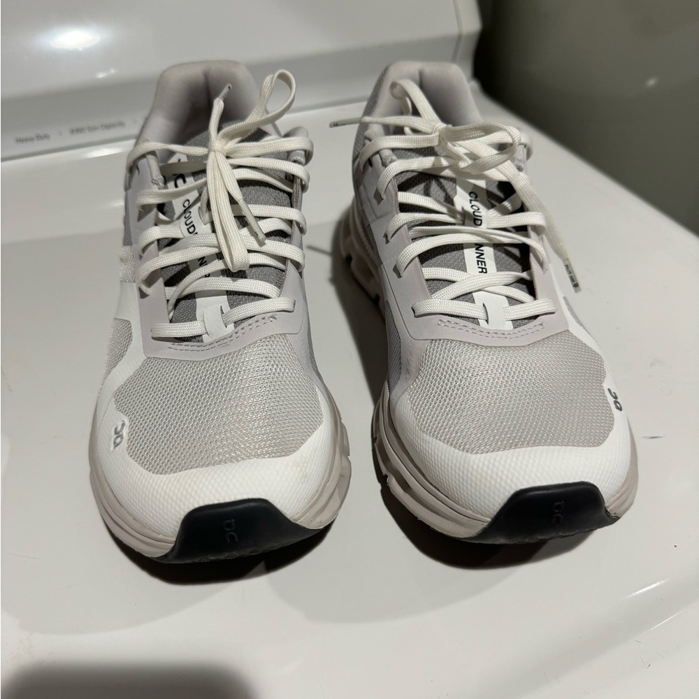 Like New On Cloud Cloudrunner - image 1